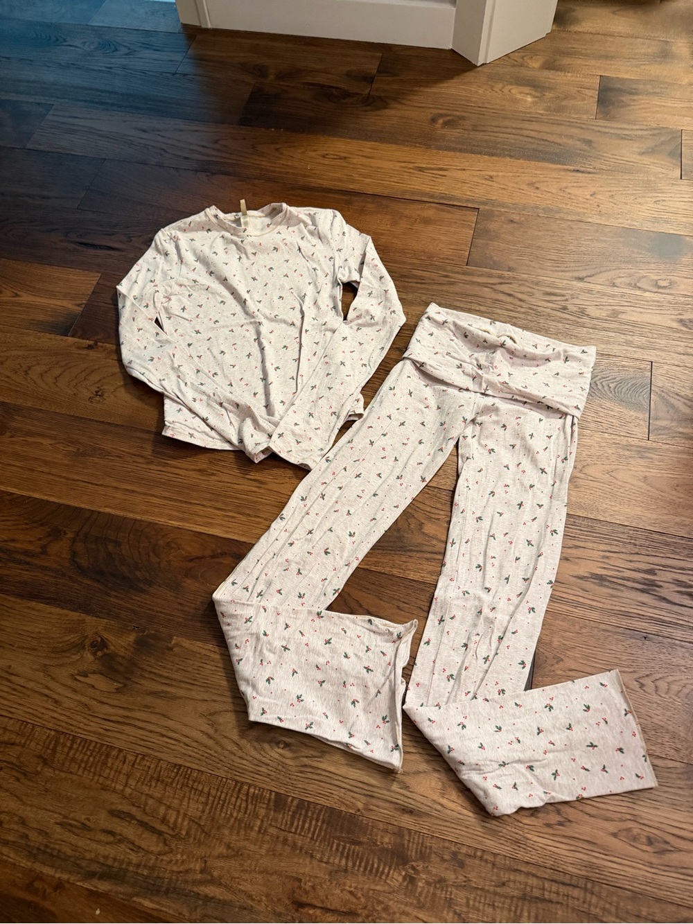 Skims Mistletoe Pajama Set Sz M/XS
